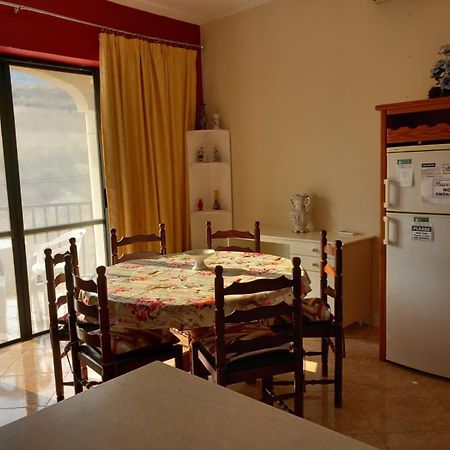 Spacious Apartment In Marsalforn, Gozo Exterior photo