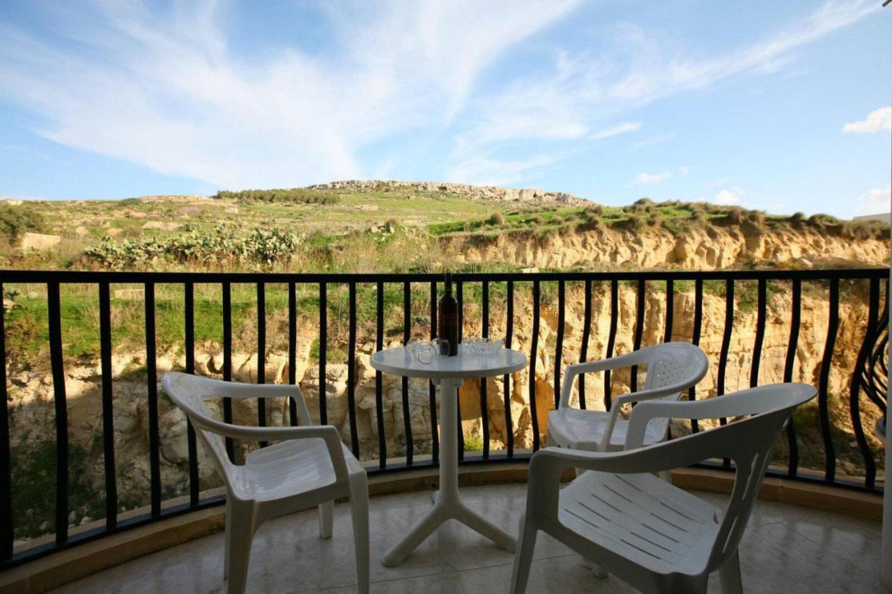 Spacious Apartment In Marsalforn, Gozo Exterior photo